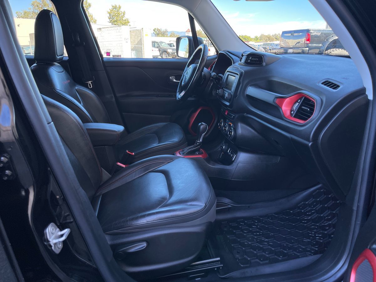 2016 Jeep Renegade Trailhawk photo 22