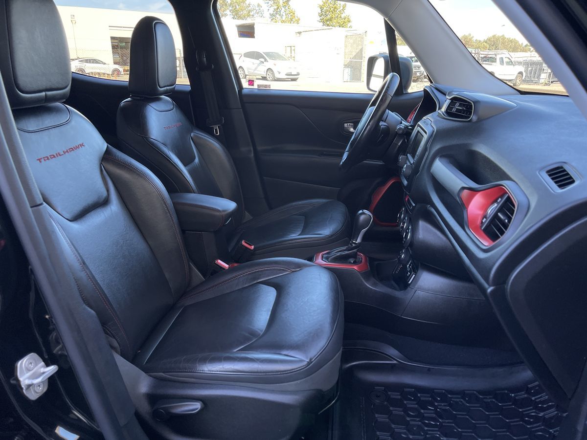 2016 Jeep Renegade Trailhawk photo 23
