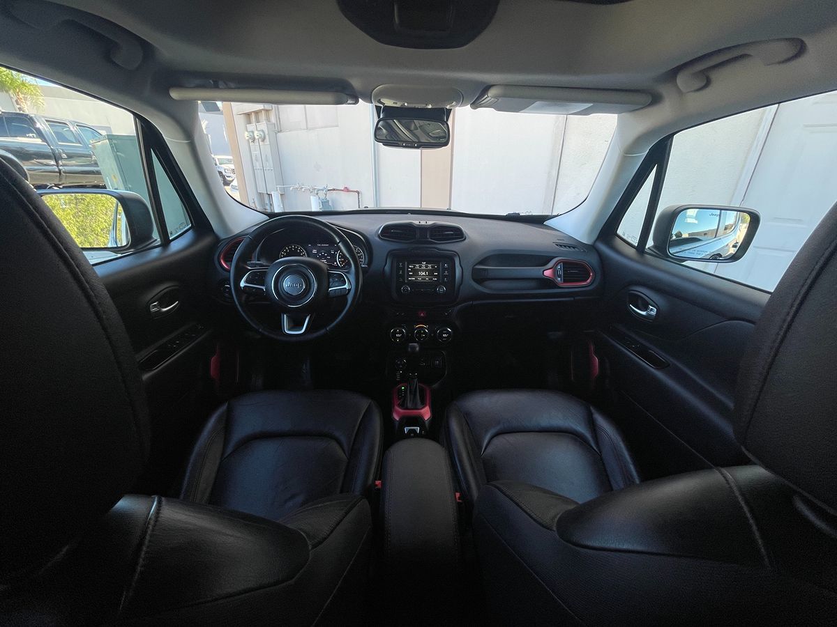 2016 Jeep Renegade Trailhawk photo 12