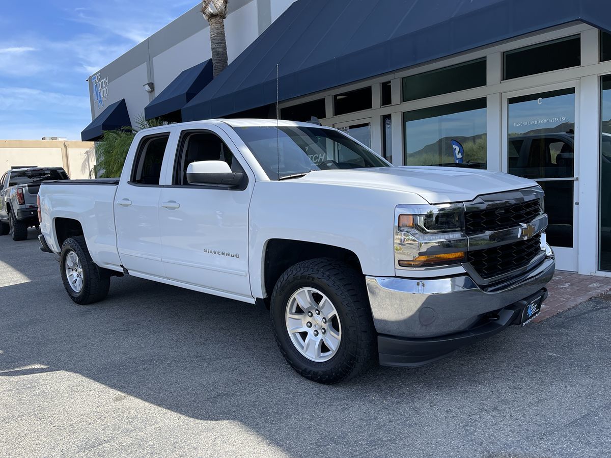 2018 Chevrolet Silverado 1500 LT photo 3