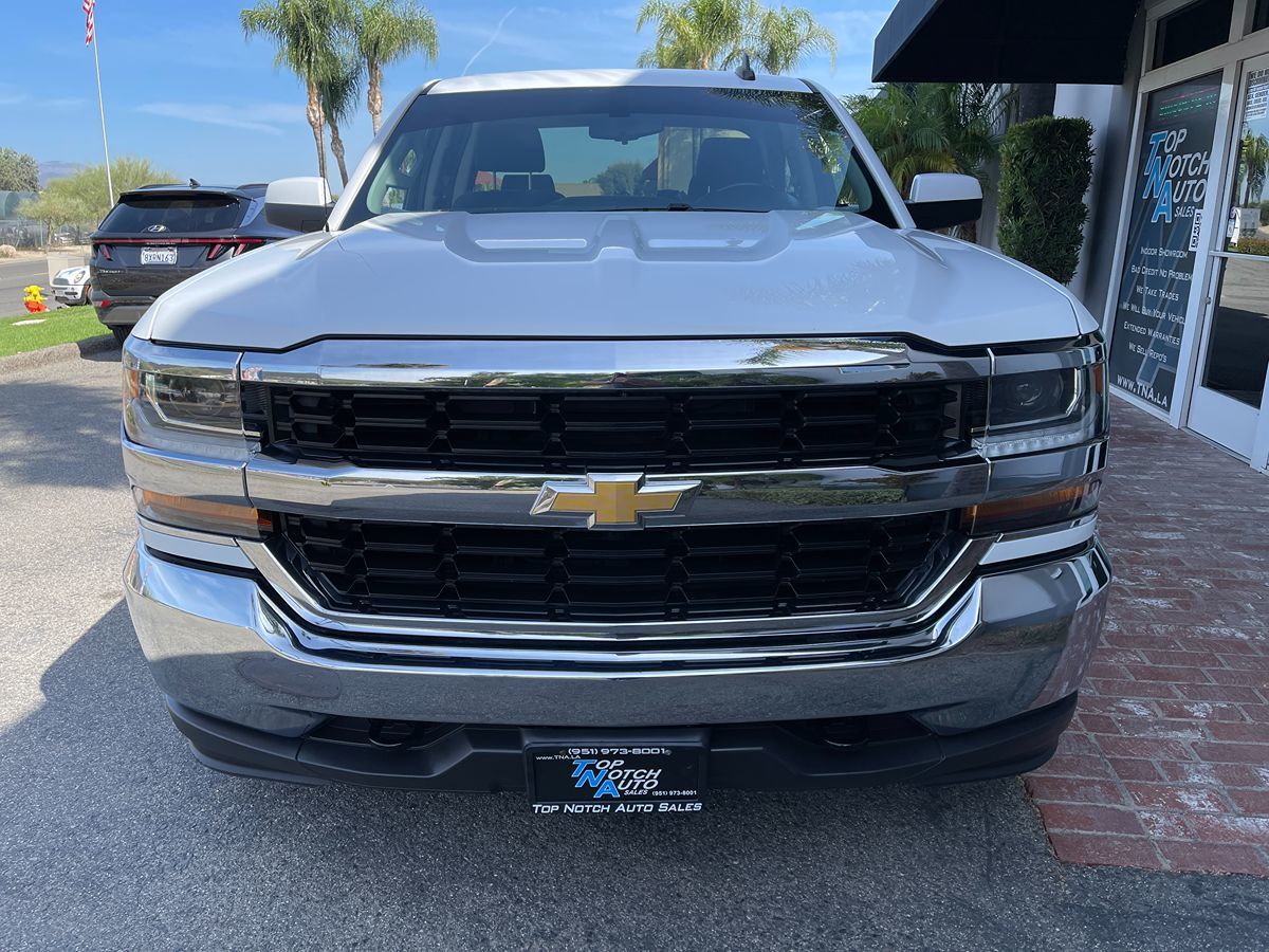 2018 Chevrolet Silverado 1500 LT photo 2
