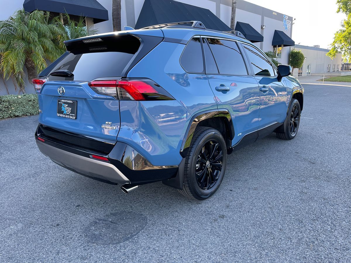 2022 Toyota RAV4 Hybrid SE photo 2