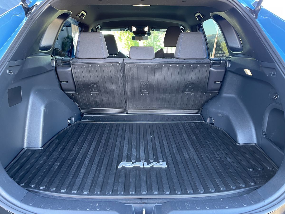 2022 Toyota RAV4 Hybrid SE photo 6