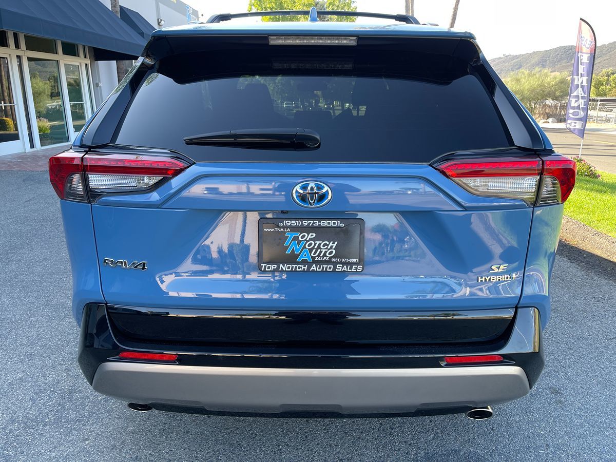 2022 Toyota RAV4 Hybrid SE photo 3
