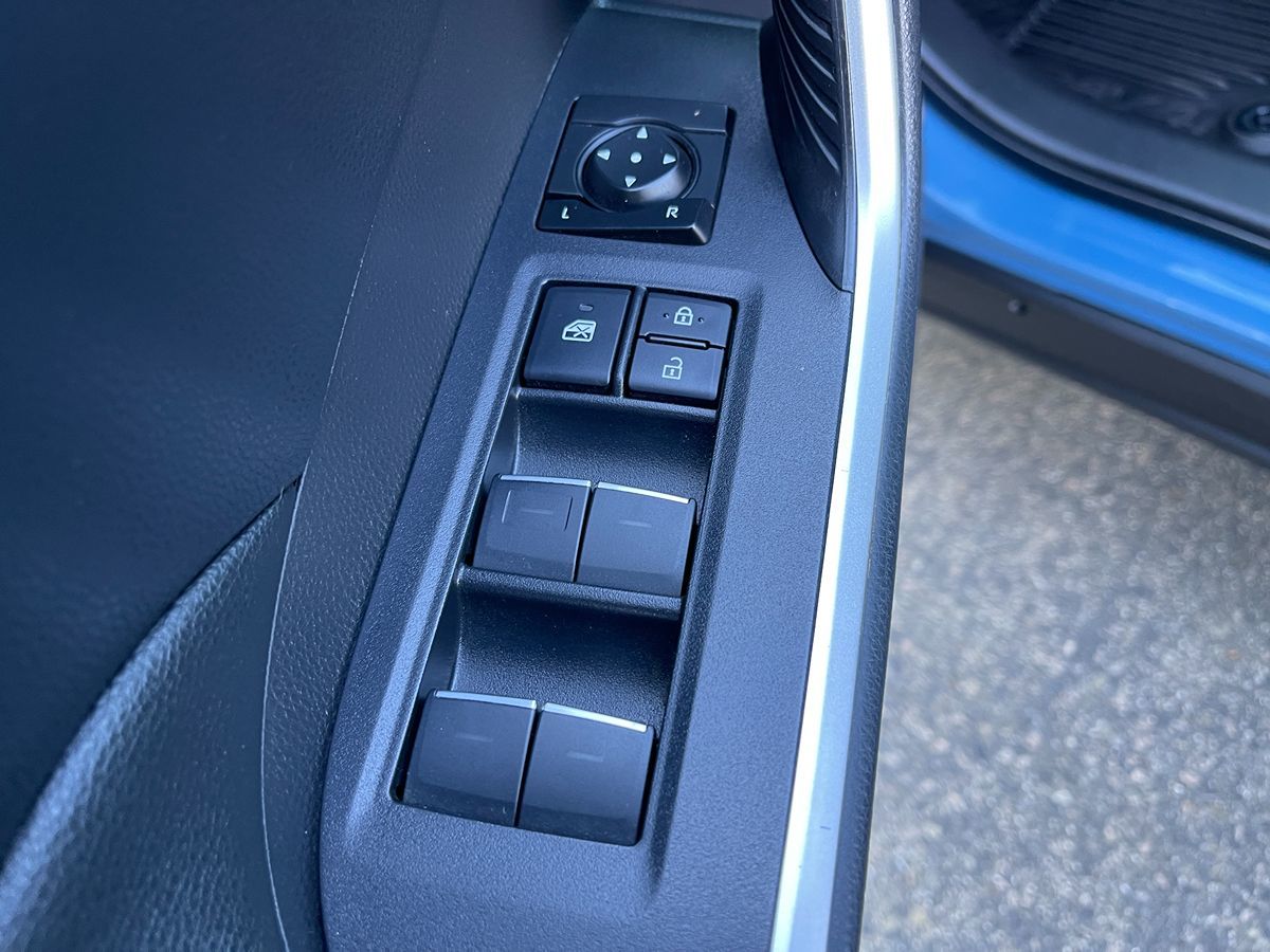 2022 Toyota RAV4 Hybrid SE photo 14