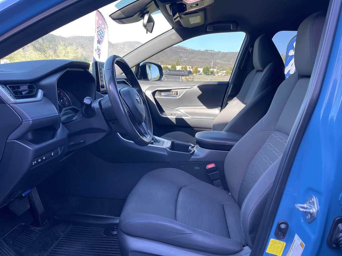 2022 Toyota RAV4 Hybrid SE photo 10