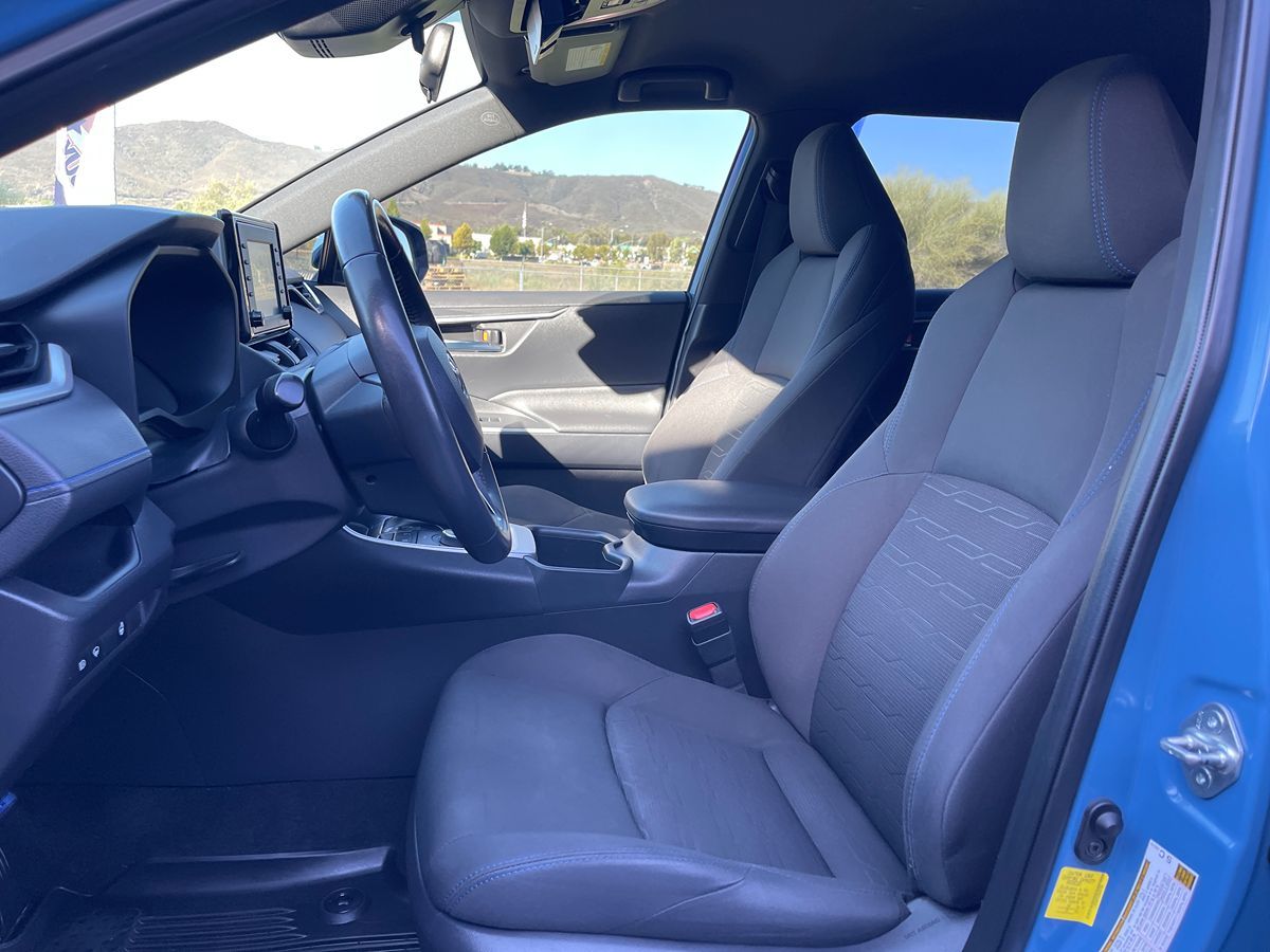 2022 Toyota RAV4 Hybrid SE photo 11