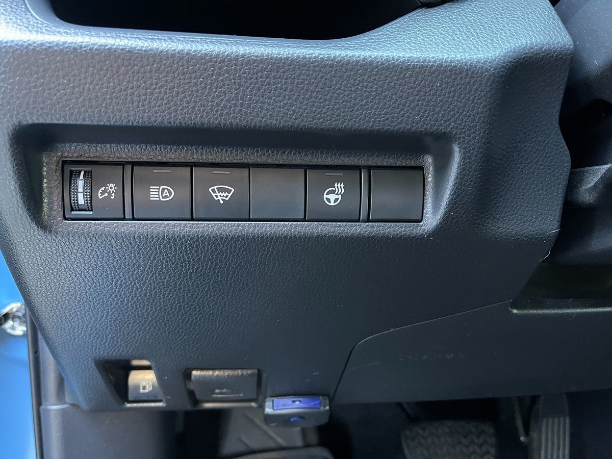2022 Toyota RAV4 Hybrid SE photo 25