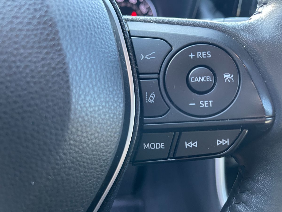 2022 Toyota RAV4 Hybrid SE photo 24