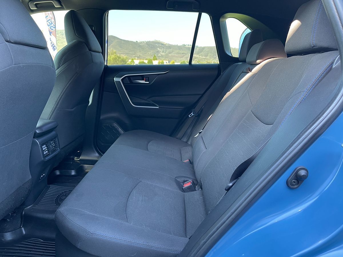 2022 Toyota RAV4 Hybrid SE photo 15