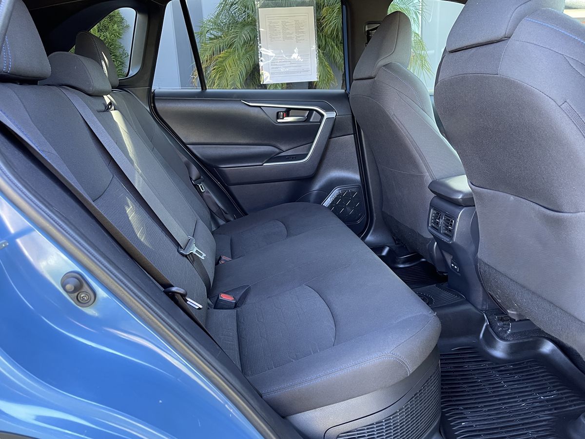 2022 Toyota RAV4 Hybrid SE photo 17