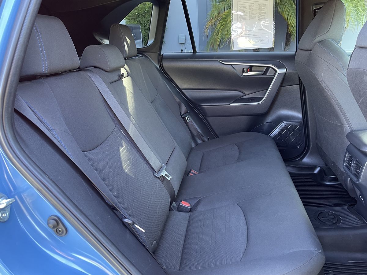 2022 Toyota RAV4 Hybrid SE photo 20