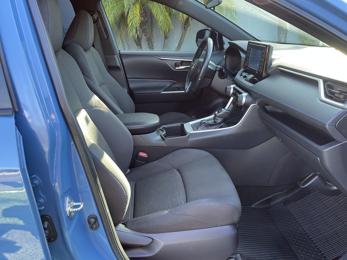 2022 Toyota RAV4 Hybrid SE photo 18