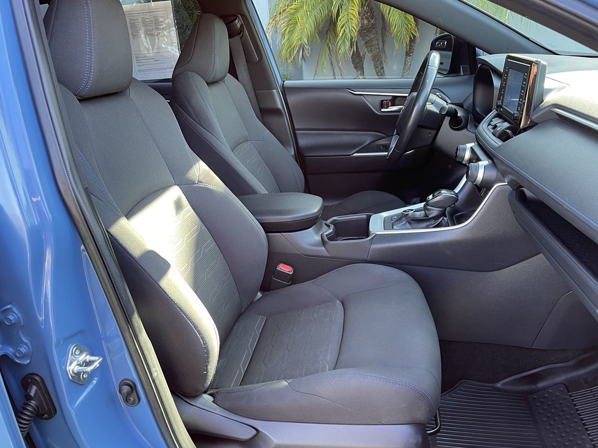 2022 Toyota RAV4 Hybrid SE photo 19