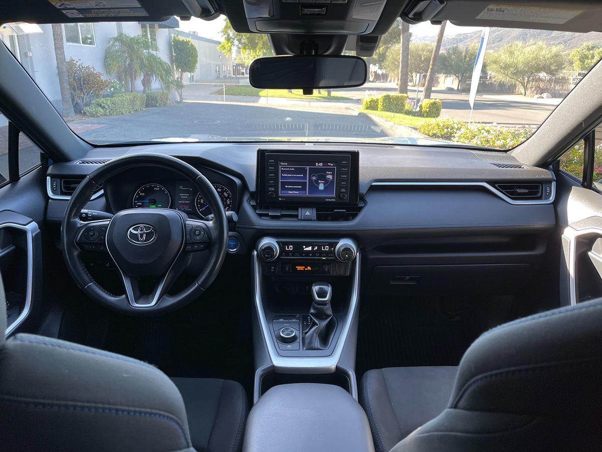 2022 Toyota RAV4 Hybrid SE photo 8