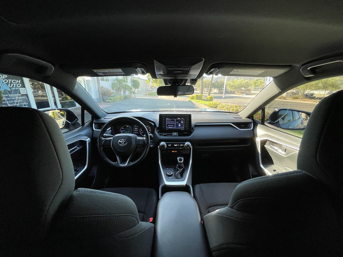2022 Toyota RAV4 Hybrid SE photo 9