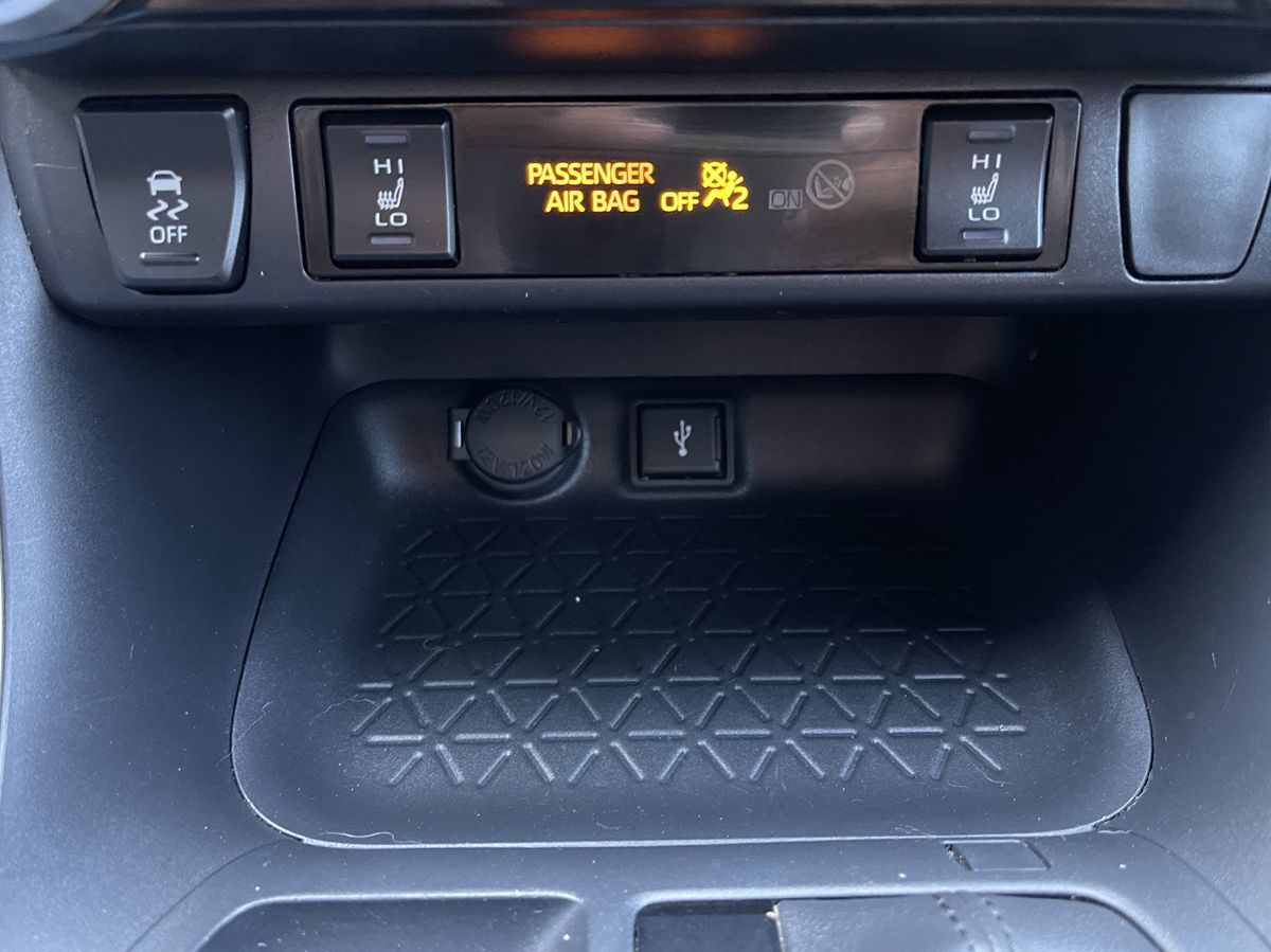 2022 Toyota RAV4 Hybrid SE photo 26