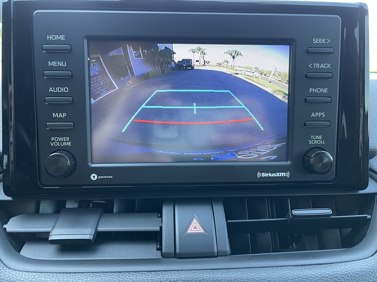 2022 Toyota RAV4 Hybrid SE photo 5
