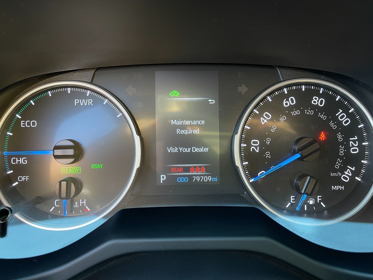 2022 Toyota RAV4 Hybrid SE photo 22
