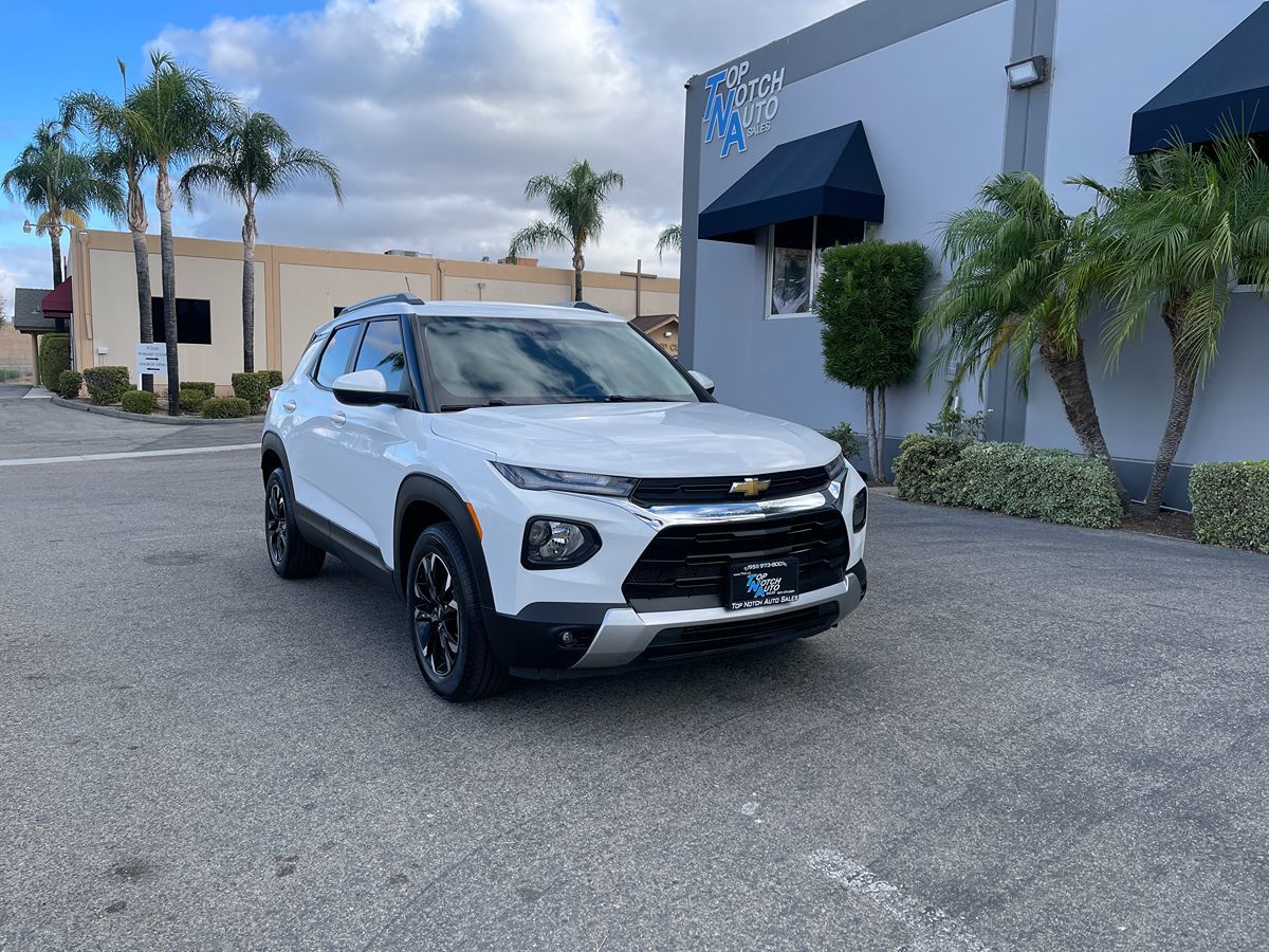 2021 Chevrolet Trailblazer LT photo 2