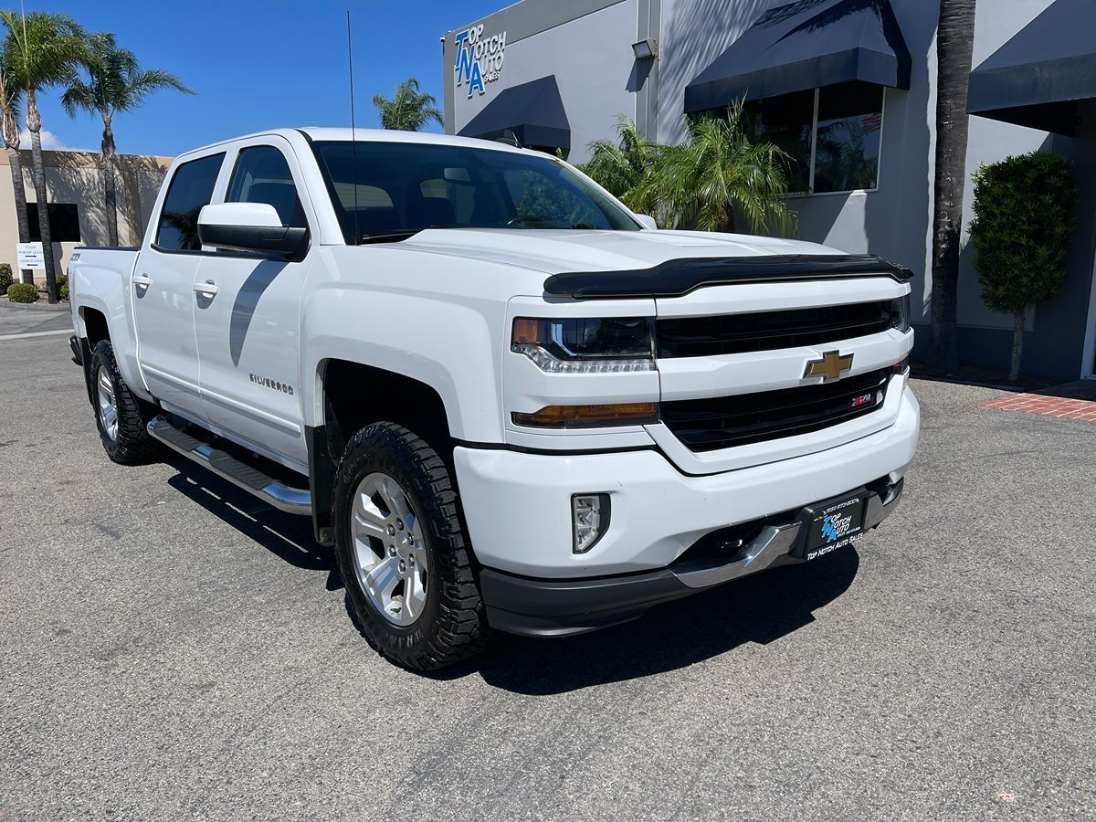 2017 Chevrolet Silverado 1500 LT photo 3