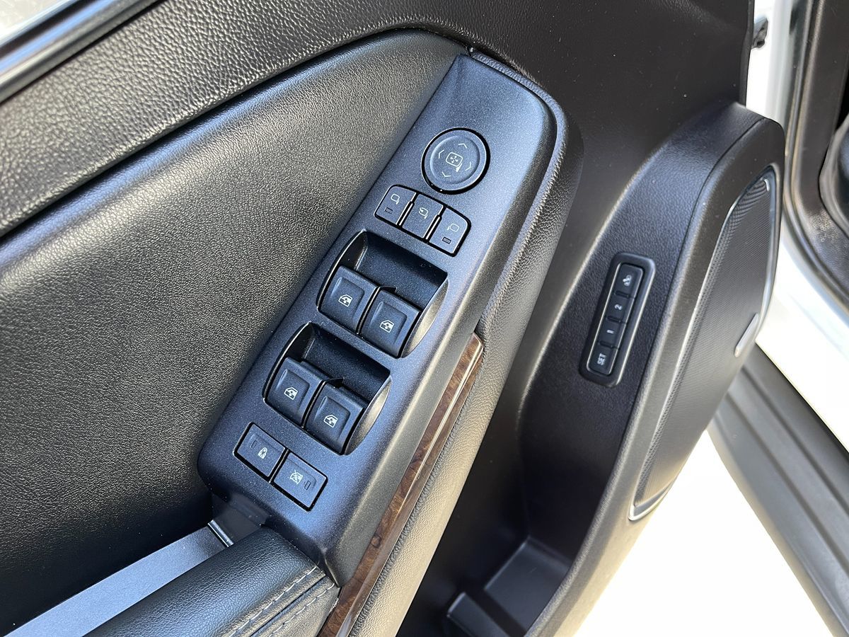 2016 Chevrolet Tahoe LT photo 18