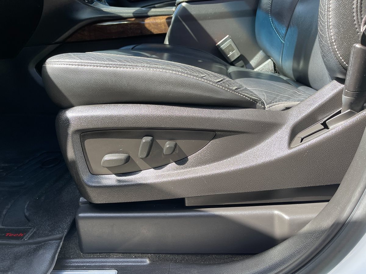 2016 Chevrolet Tahoe LT photo 16