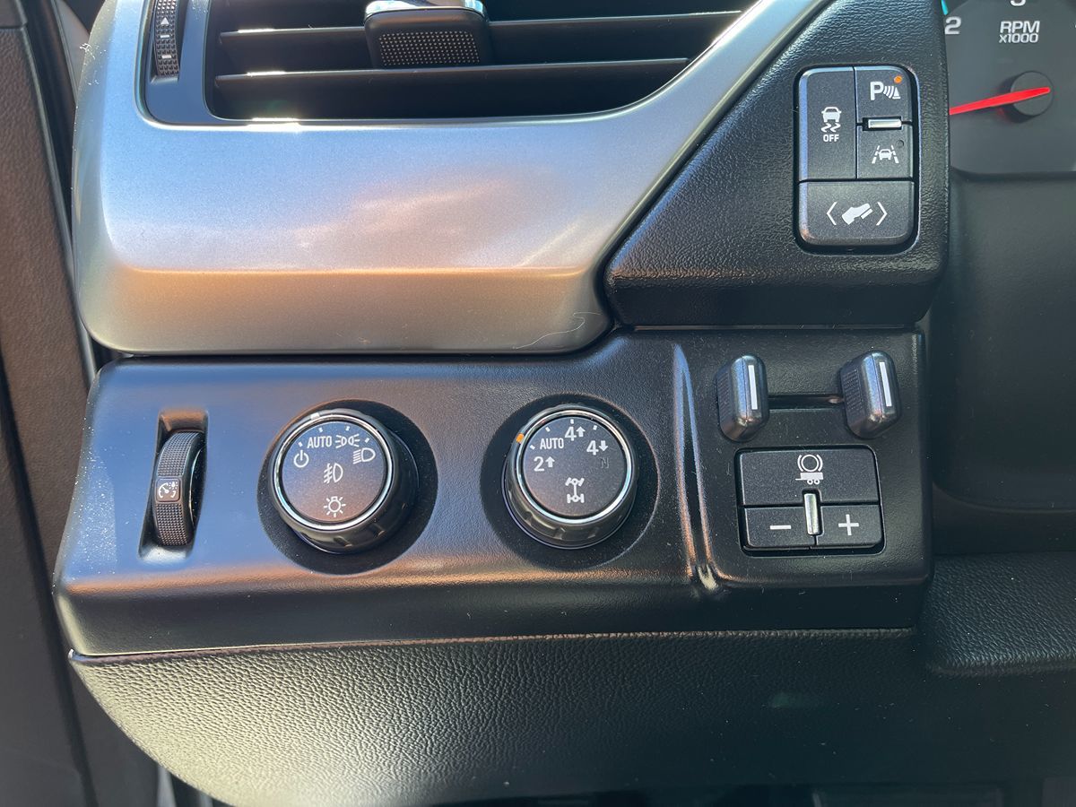 2016 Chevrolet Tahoe LT photo 32