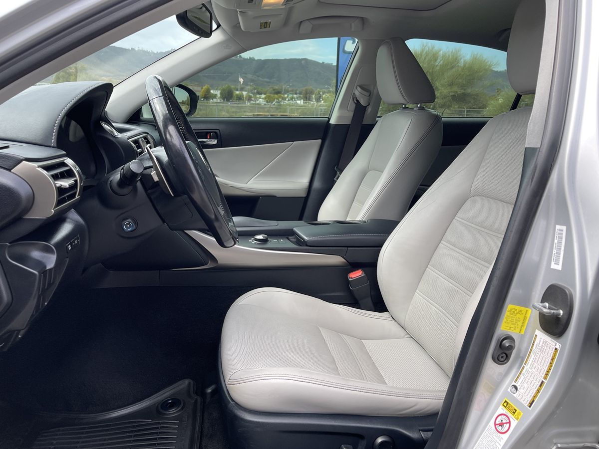 2015 Lexus IS 250 AWD photo 9