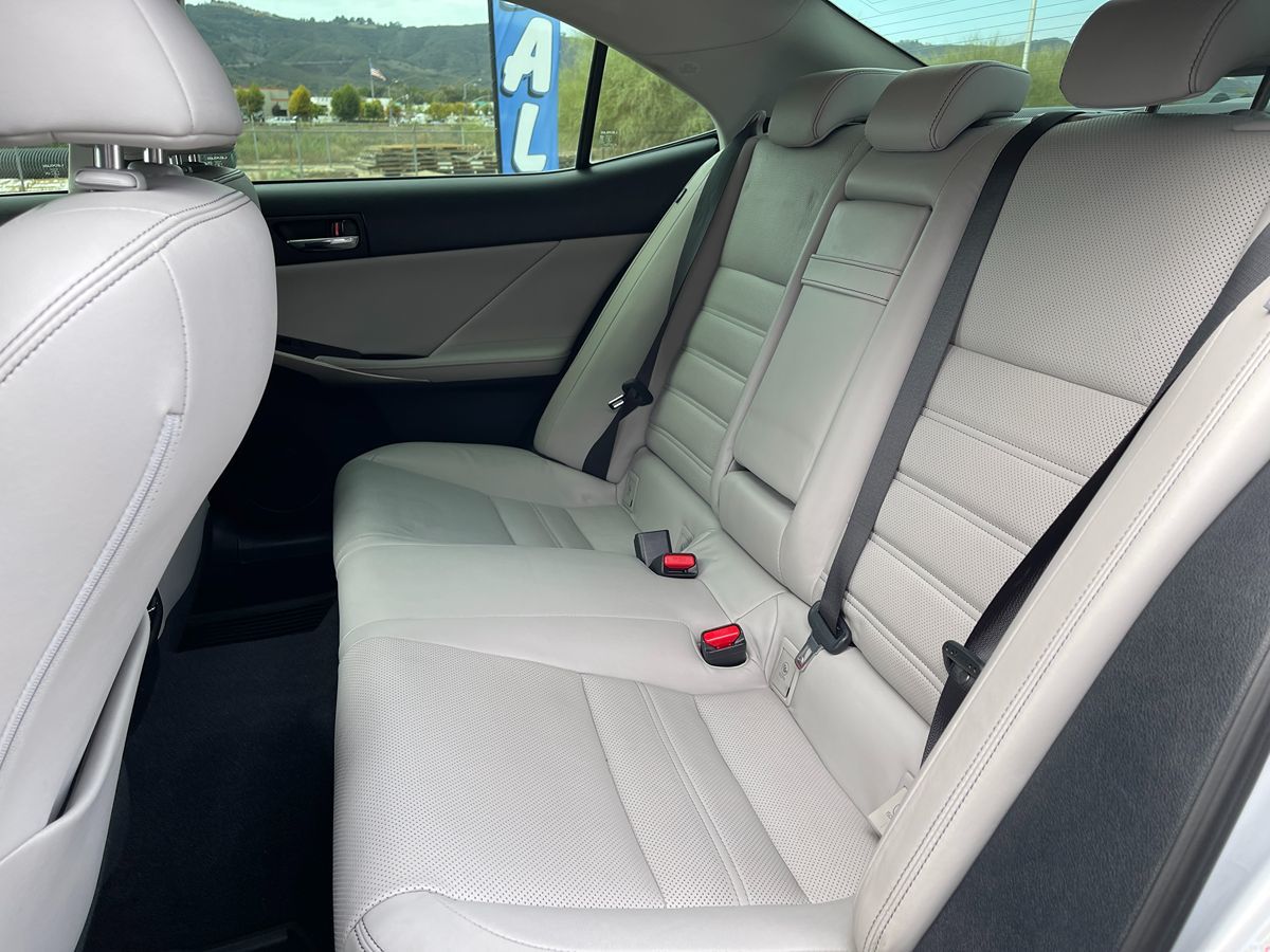 2015 Lexus IS 250 AWD photo 19