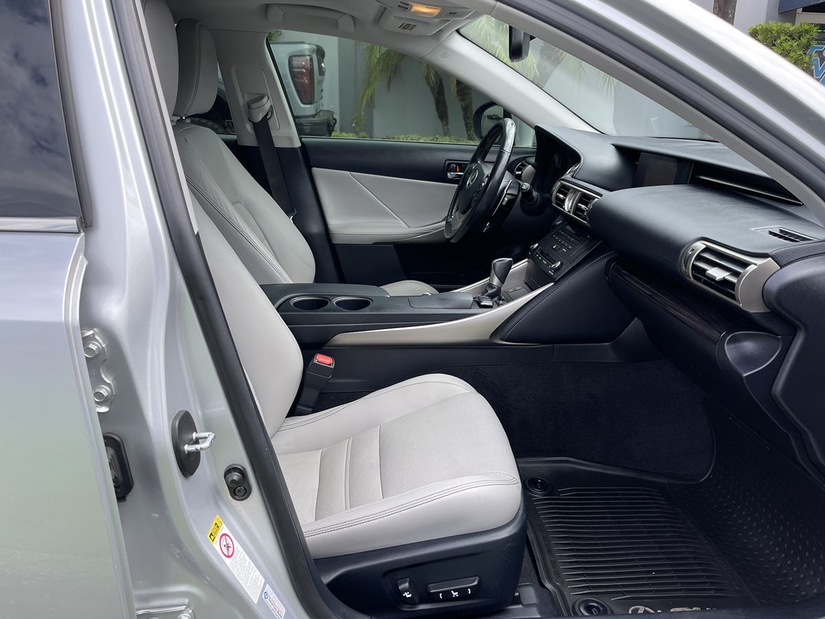 2015 Lexus IS 250 AWD photo 20