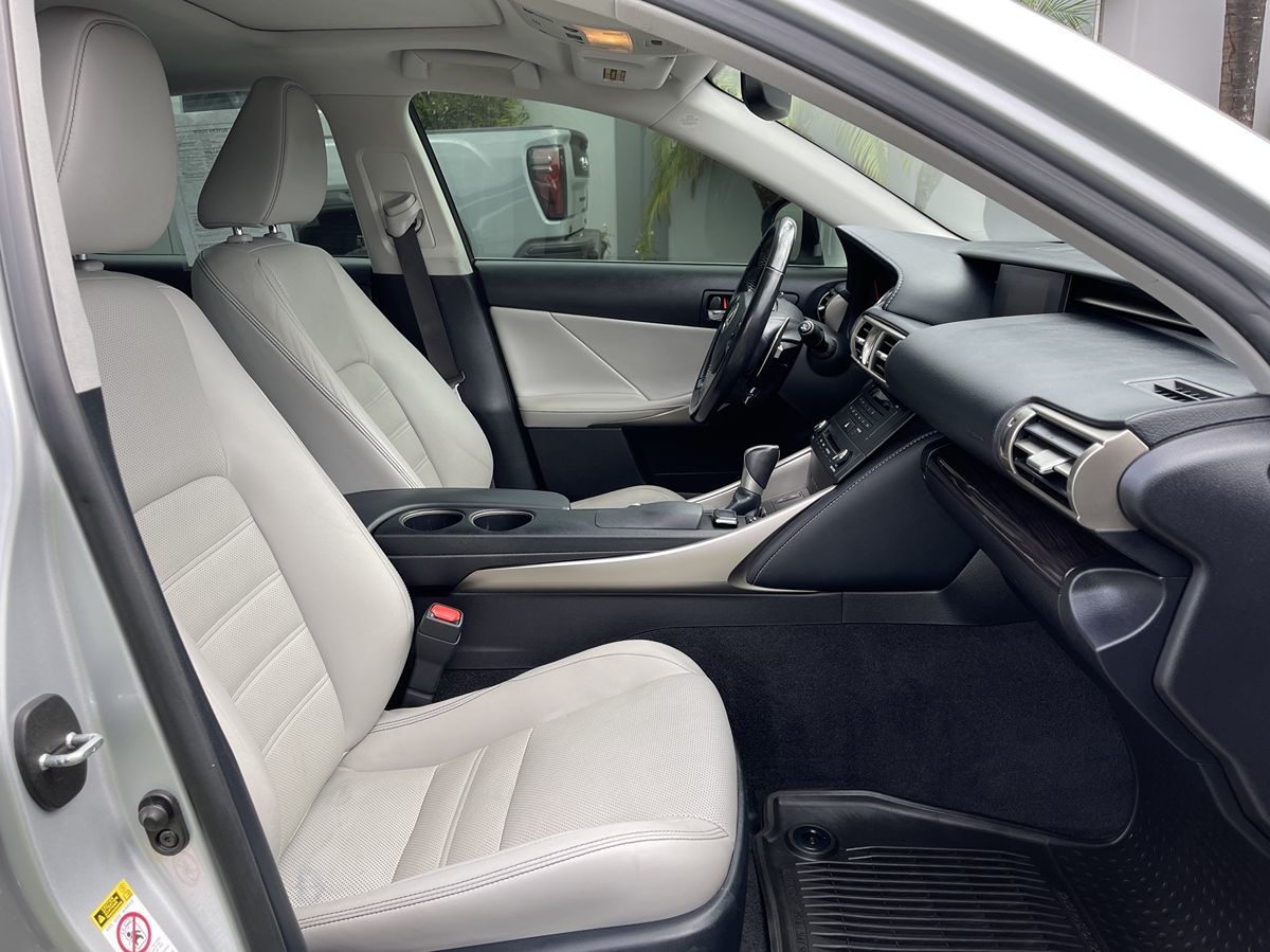 2015 Lexus IS 250 AWD photo 21