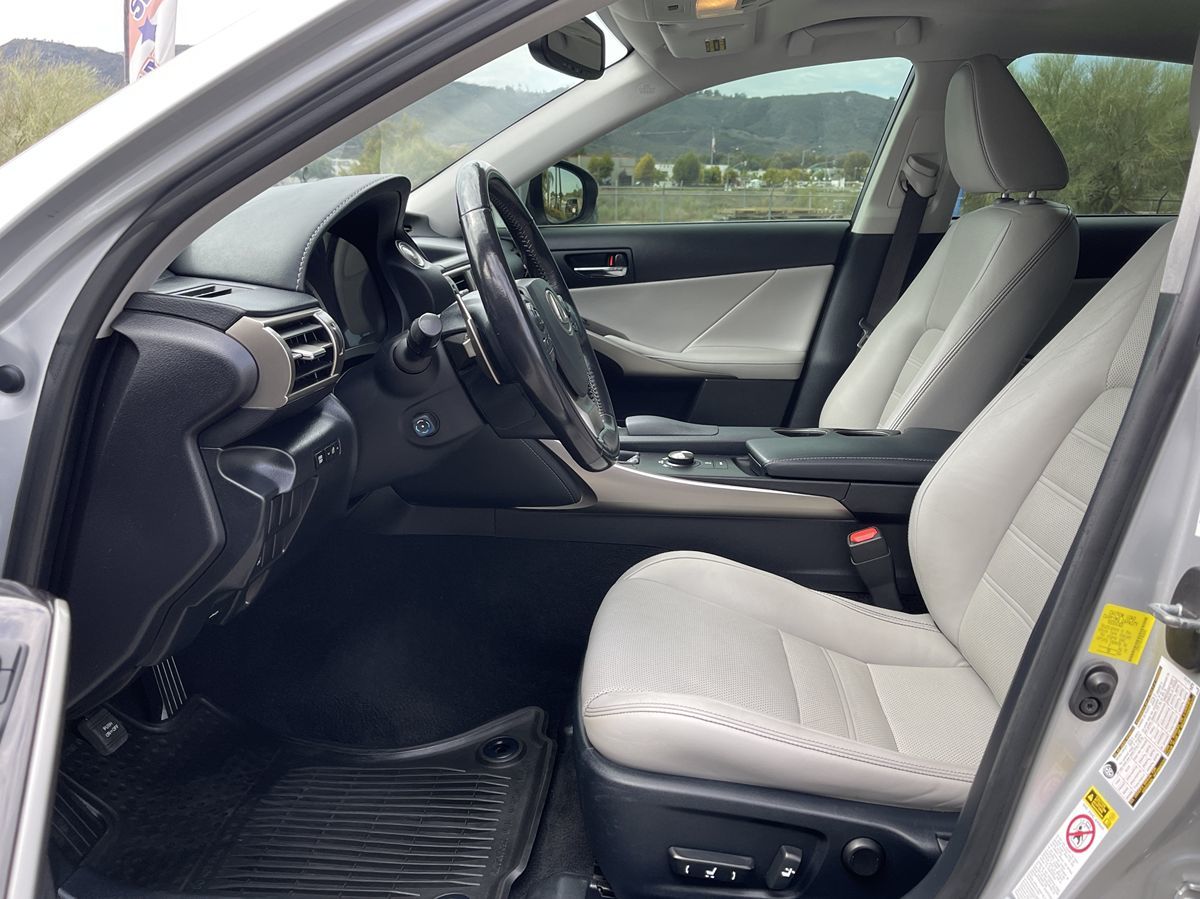 2015 Lexus IS 250 AWD photo 10