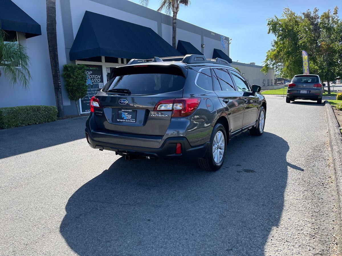 2019 Subaru Outback Premium photo 2