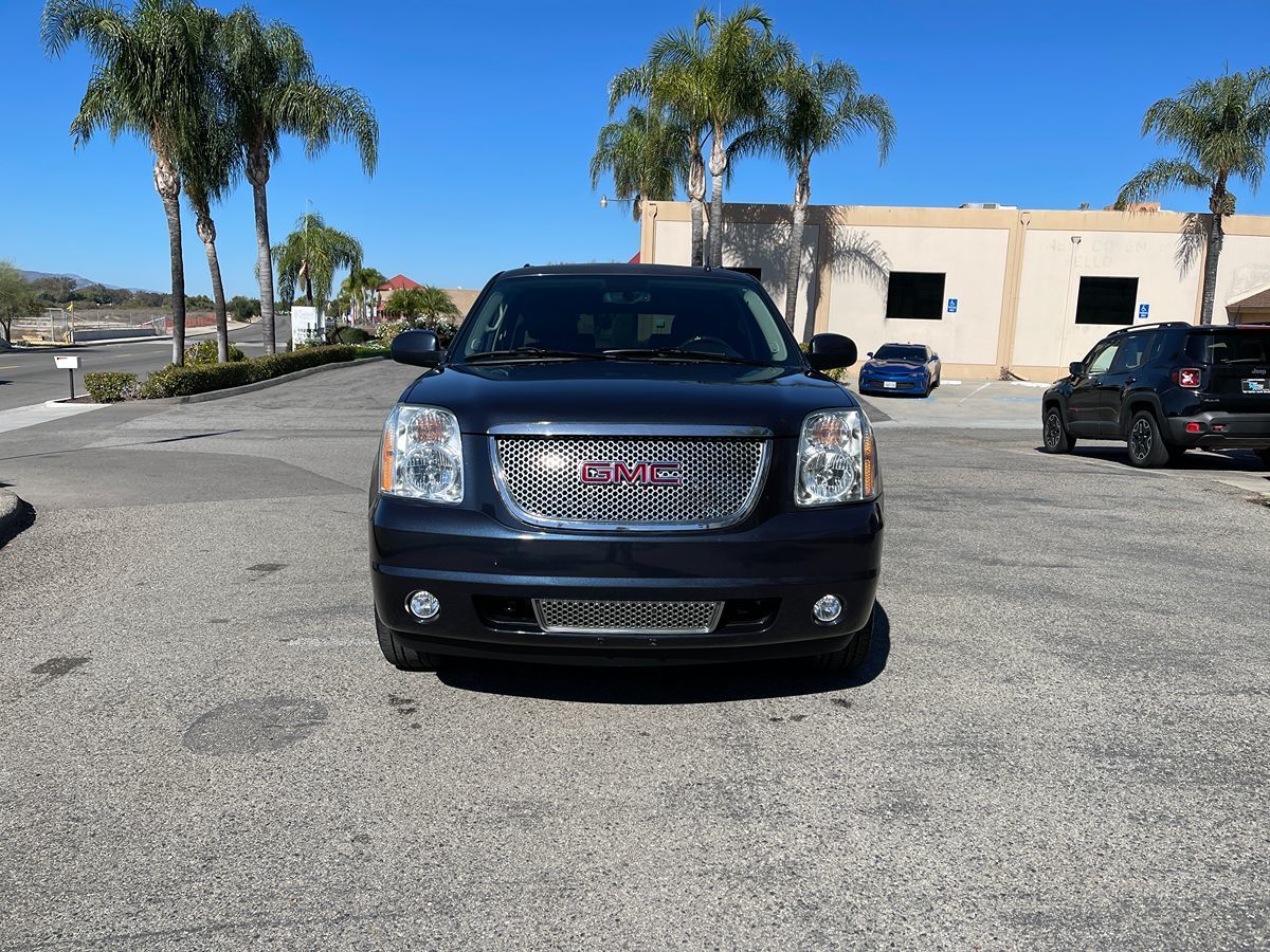 2013 Gmc Yukon Denali photo 2
