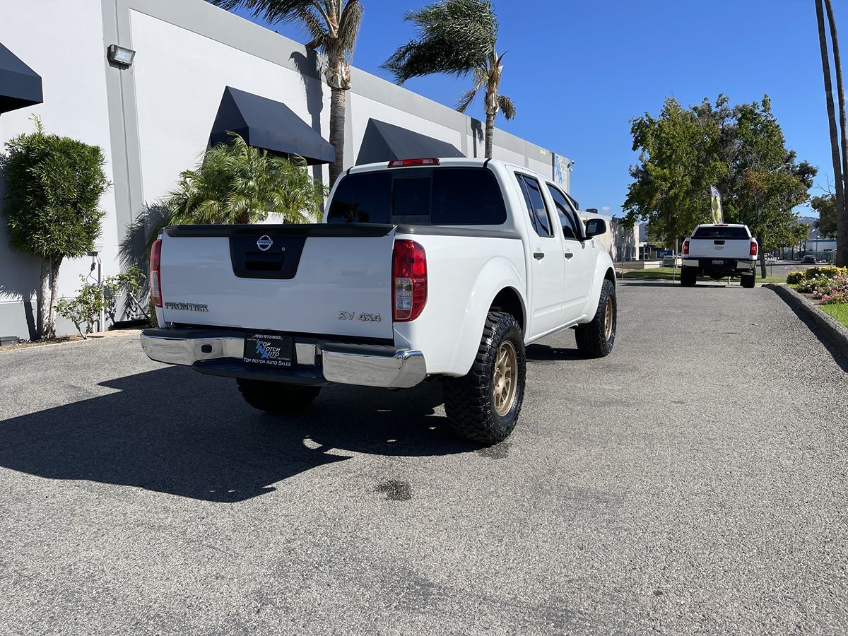 2016 Nissan Frontier SV photo 2