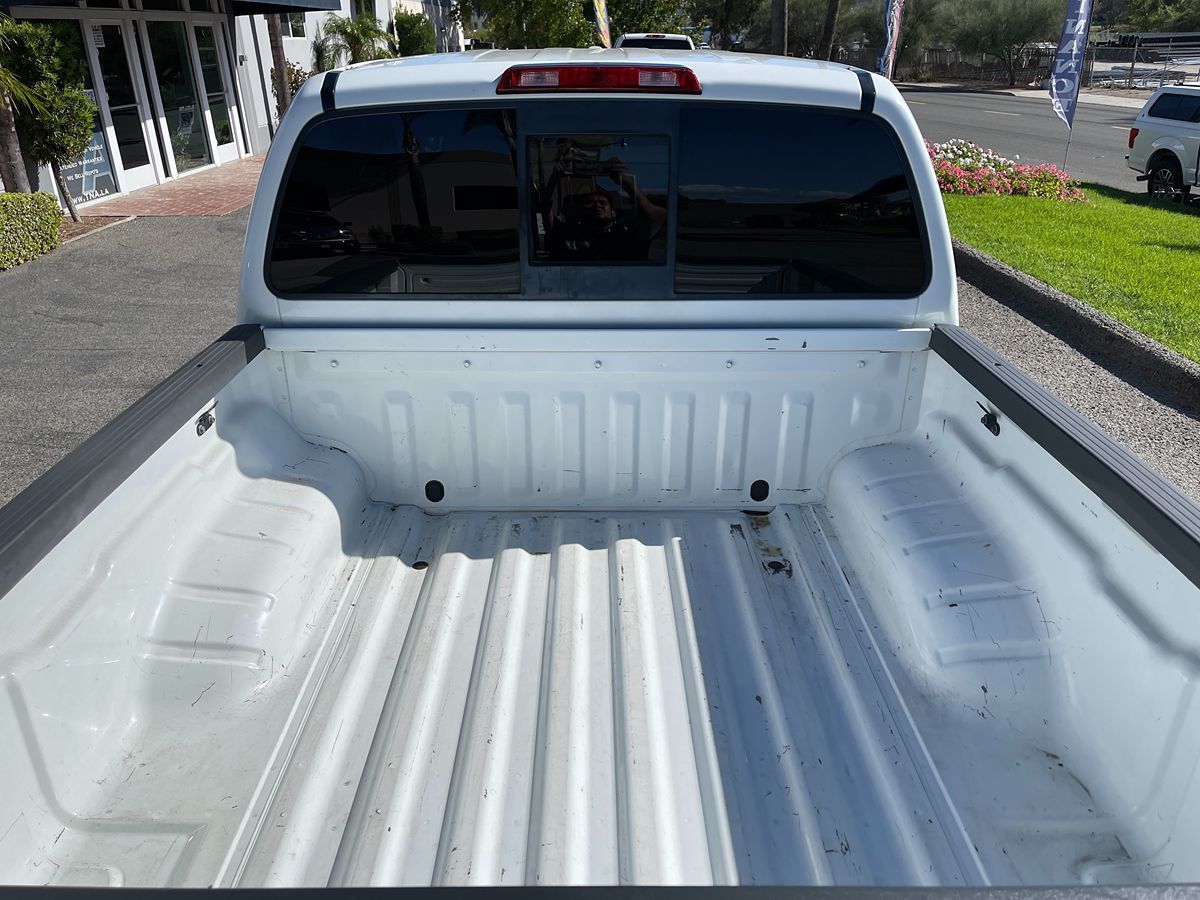 2016 Nissan Frontier SV photo 4
