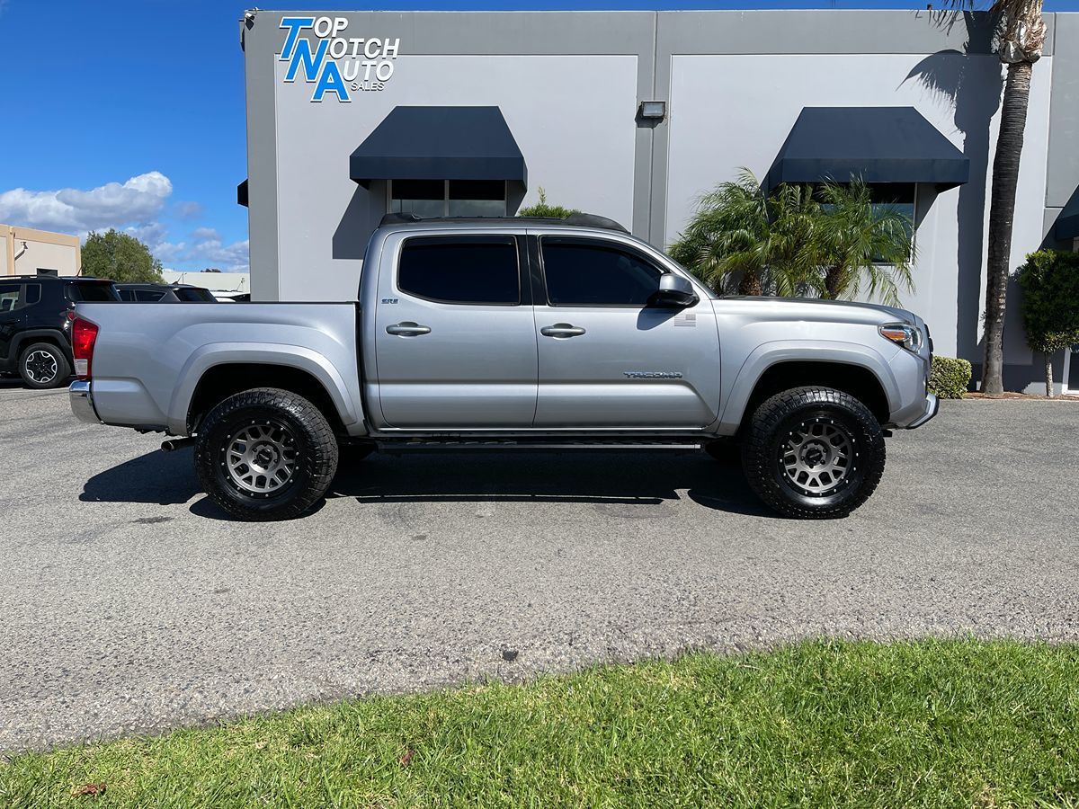 2016 Toyota Tacoma SR5 TRD Sport photo 4