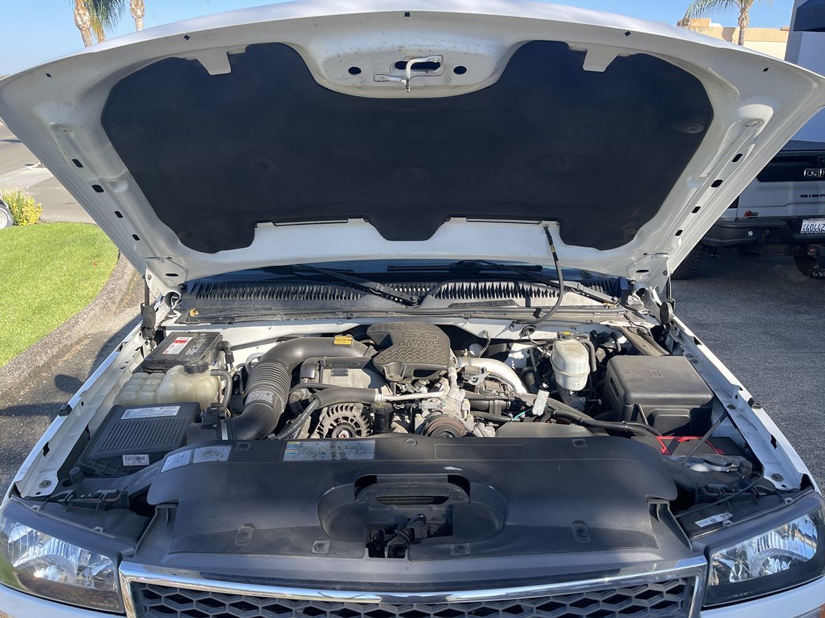 2005 Chevrolet Silverado 2500HD LS photo 31