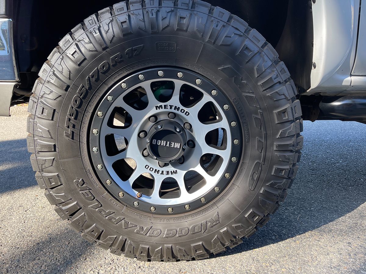 2005 Chevrolet Silverado 2500HD LS photo 35