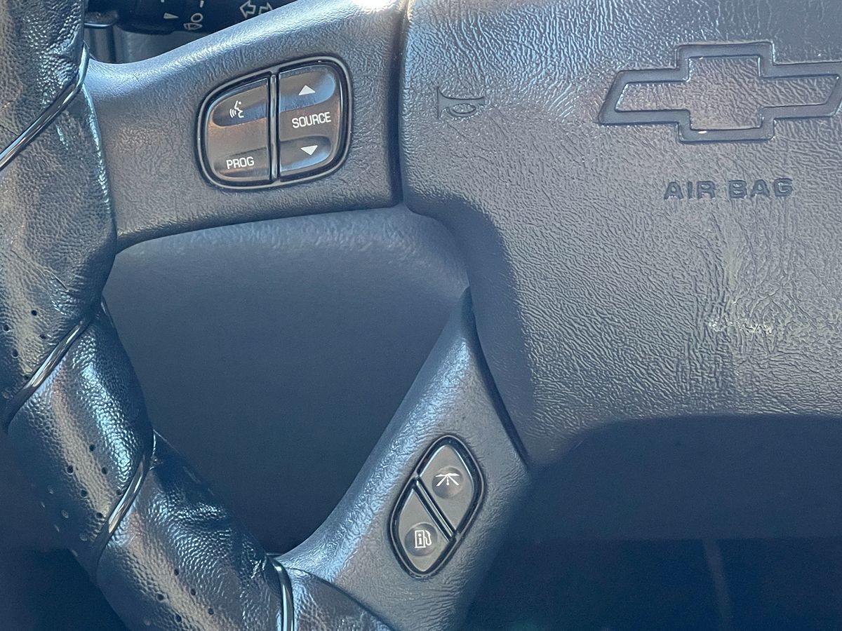 2005 Chevrolet Silverado 2500HD LS photo 26