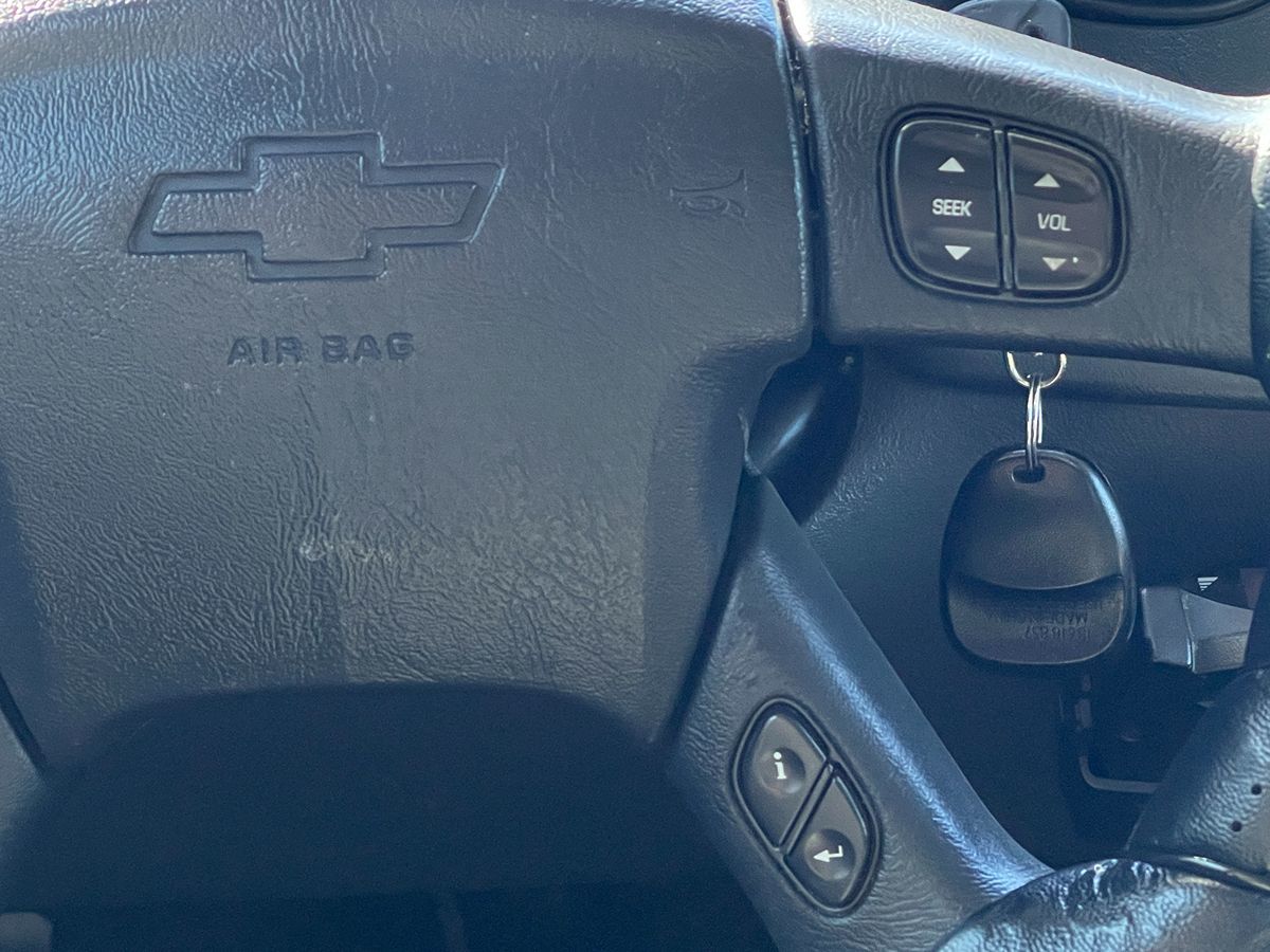 2005 Chevrolet Silverado 2500HD LS photo 27