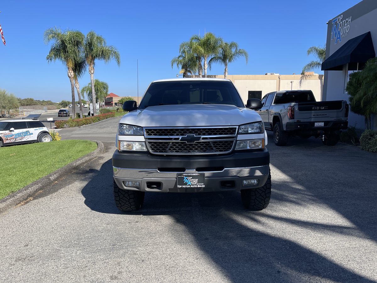 2005 Chevrolet Silverado 2500HD LS photo 2
