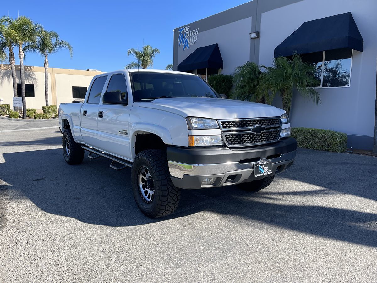 2005 Chevrolet Silverado 2500HD LS photo 3