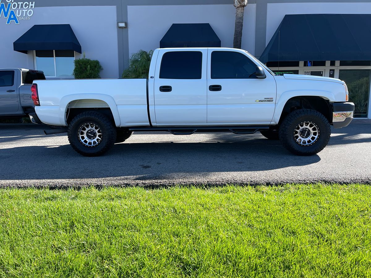 2005 Chevrolet Silverado 2500HD LS photo 4
