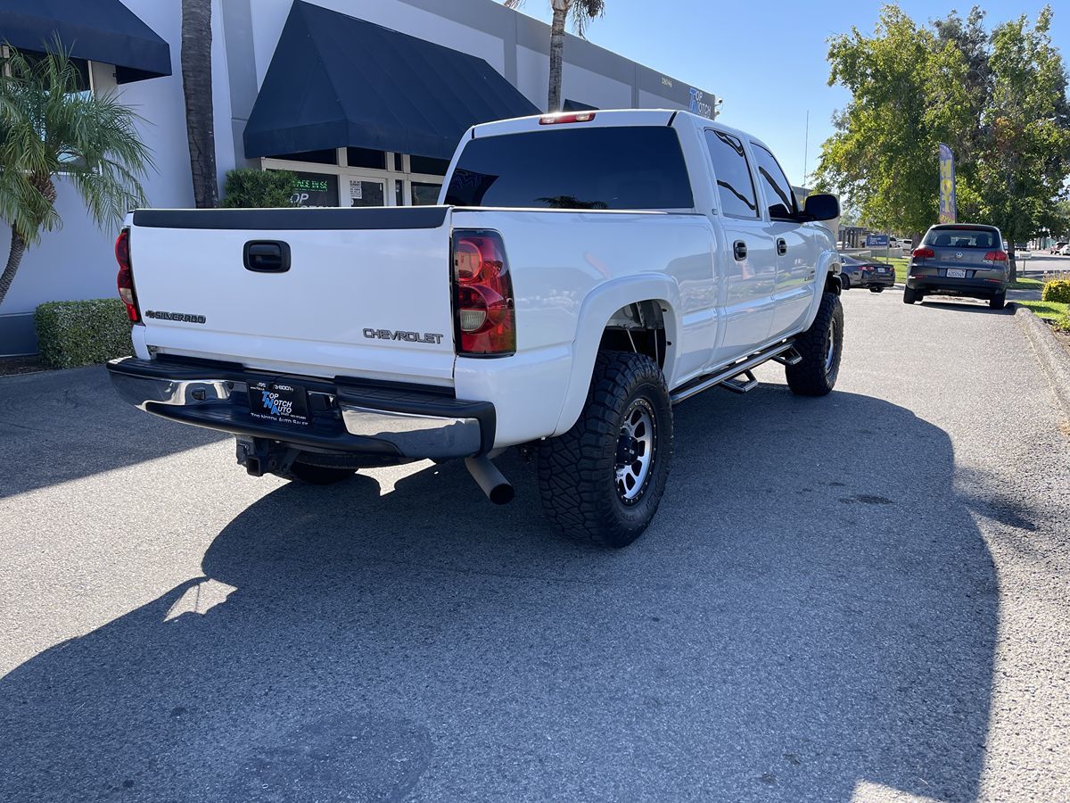2005 Chevrolet Silverado 2500HD LS photo 5