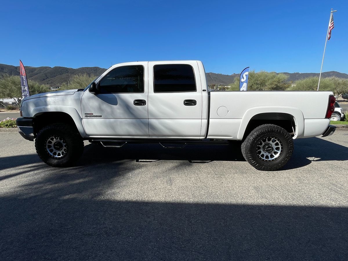 2005 Chevrolet Silverado 2500HD LS photo 8