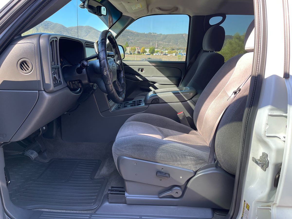 2005 Chevrolet Silverado 2500HD LS photo 14