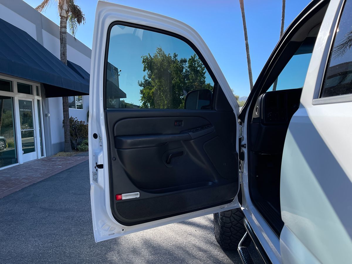 2005 Chevrolet Silverado 2500HD LS photo 16