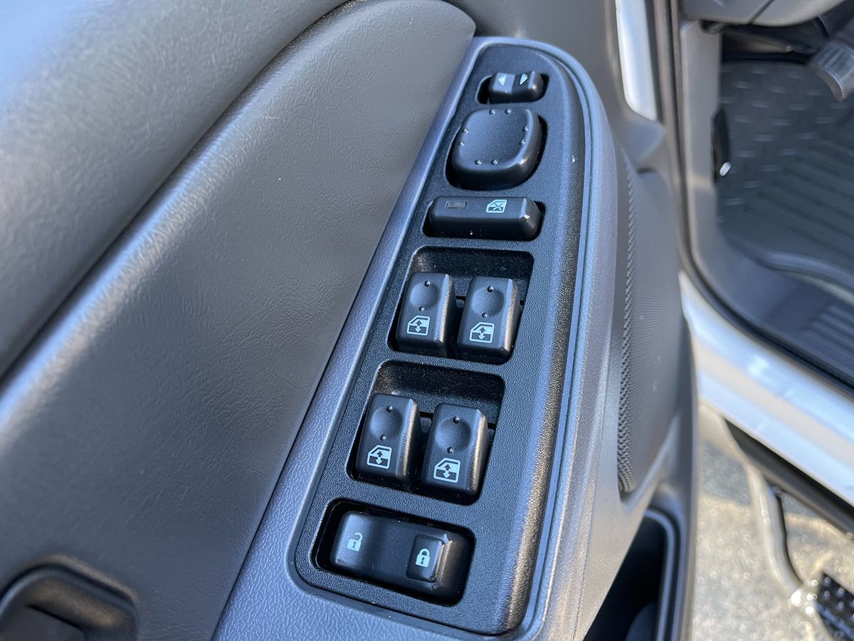 2005 Chevrolet Silverado 2500HD LS photo 17